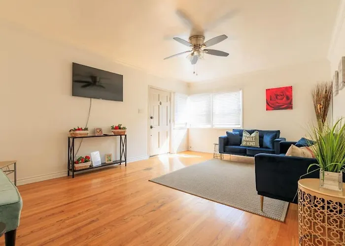 Inviting Home In Historic Leimert Park